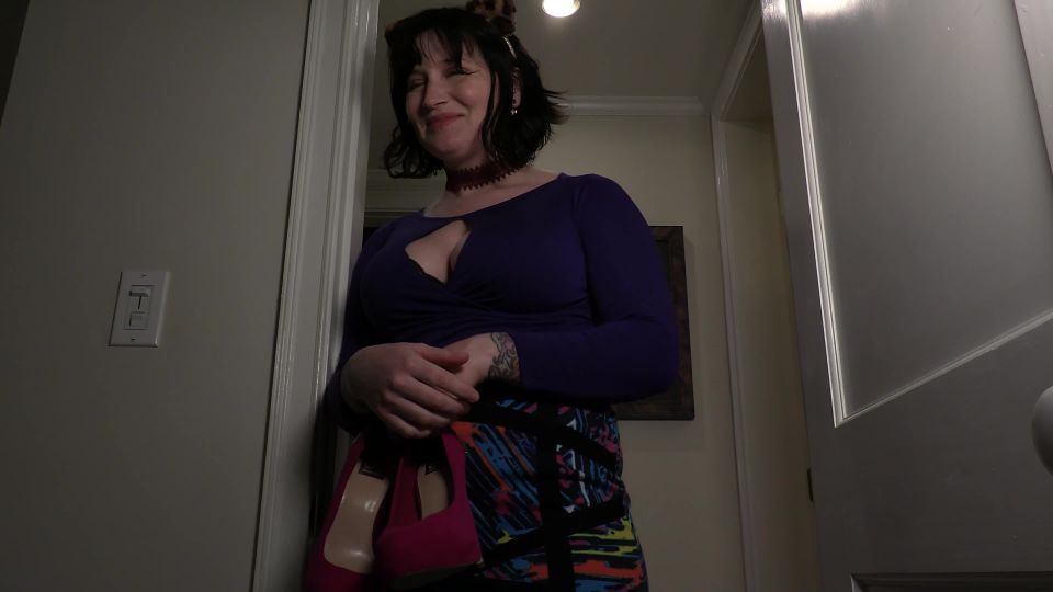 Bettie-Bondage---MILF-Rides-You-at-the-Sleepover-4K