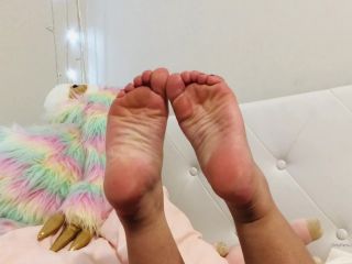 Liv Revamped Livrevamped - heres a cute foot worship video for you my luvs 23-12-2019-6