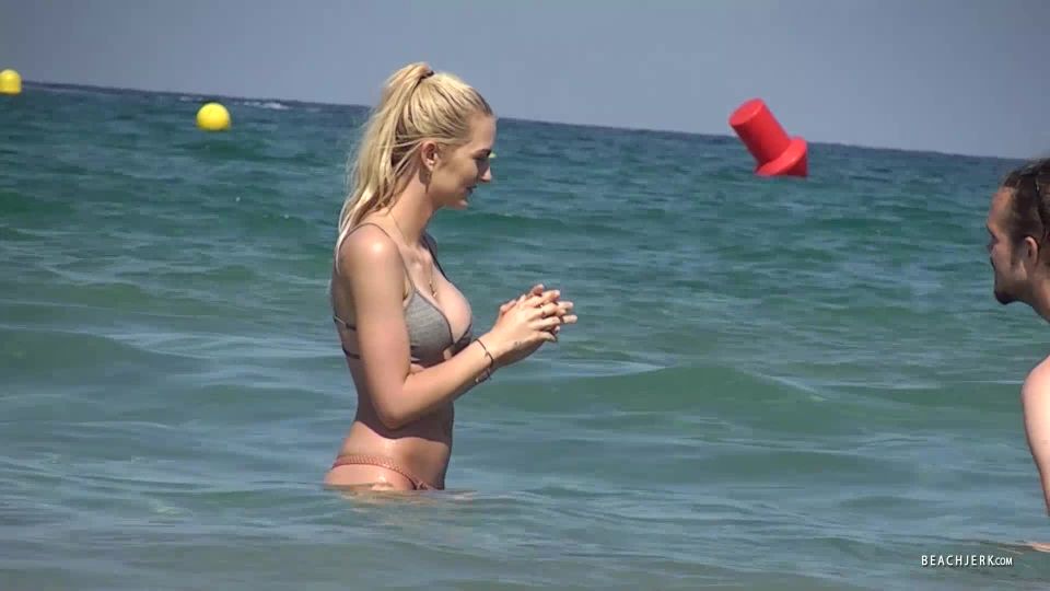 Bikini blonde solo 