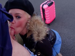 Steffi Blond - PUBLIC SPRITZ MICH VOLL BEVOR DER FLIEGER GEHT - Amateur-2