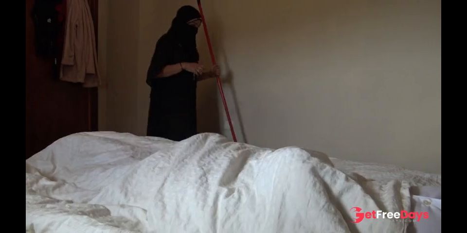 [GetFreeDays.com] This Muslim woman is SHOCKED  I take out my big black cock for my arab maid. Sex Film November 2022