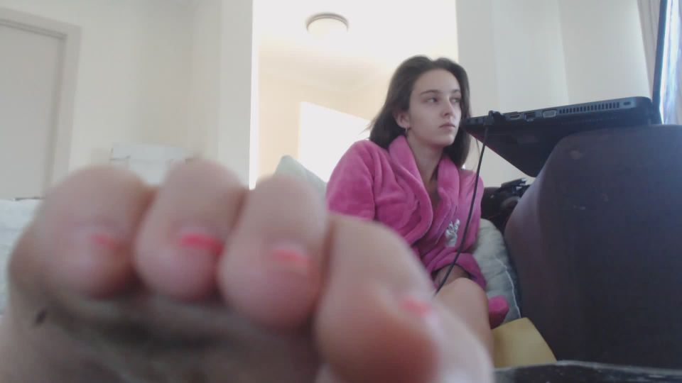 clip 36 Mistress Chantel - Silent Feet on femdom porn foot fetish oglasi