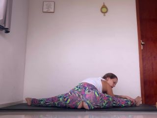 Venusss Fetish - My farts make me tear up my Yoga Pants - Asssmelling-2