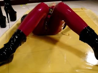 Corona Doll – Latex Vacuum Bed Bondage on bdsm porn bdsm edging-2