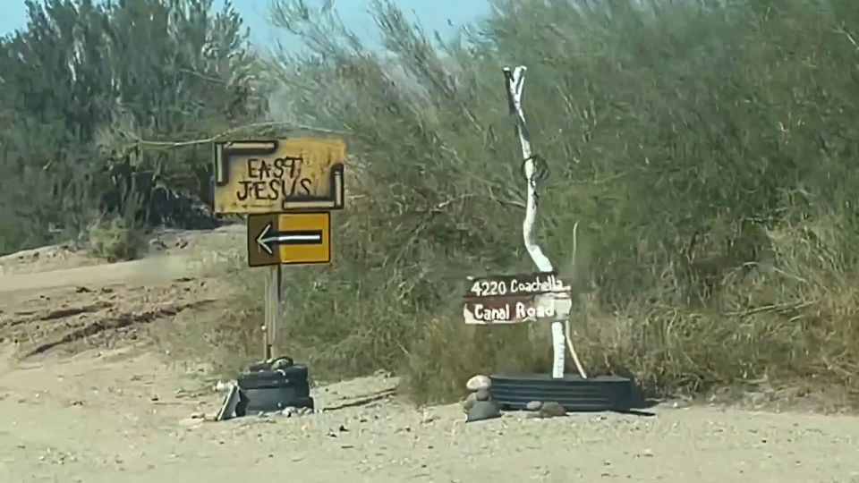 Shane And Evie Explore And Fuck In Slab City 1080p