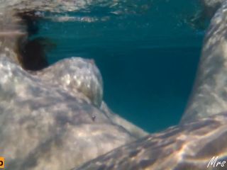 Hot Stepmom Swimming Naked Underwater On Vacation 1080p-8