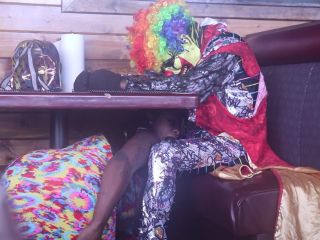 GIbbyTheClown - Whore sucks clown dick in restaurant - Public Blowjob-2