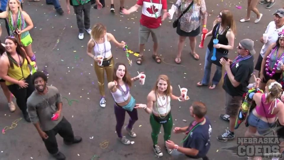 Mardi Gras 2017 From Our Bourbon Street Apartment Girls Flashing For Beads Public