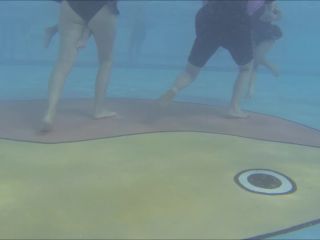 Porn tube Online Tube Voyeur Under the water in the swimming pool - voyeur-8