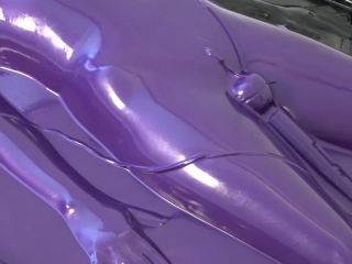 Online Encased in Latex – Roxy – VacBed - latex-1