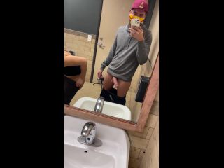 [Amateur] Restroom Creampie Quickie-9