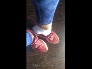 Onlyfans - EyeCandyToes - Super smelly and sweaty socks and shoes removal after an intense workout - 07-06-2021-1