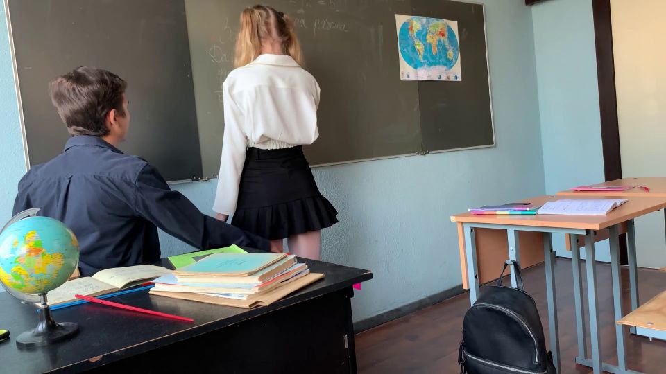 Real Teacher Fucks School Girl In Classroom