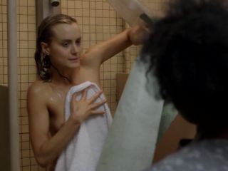 Taylor Schilling, Laura Prepon – Orange Is The New Black s01e01 (2013) HD 1080p!!!-2