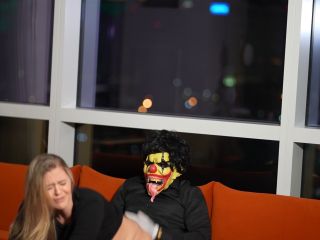 Wisconsin Tiff Onlyfans com Gibby The Clown Roughly Fucks Wisconsin Tiff In His Suite-6