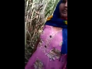 Desi aunty and old man caught having sex public forest video by amateur -8