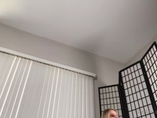 Roxie Rae Roxierae - i am here to entertain today i had to shoot a karate custom clip making bruce lee noises 07-05-2020-8