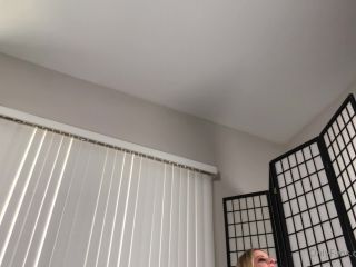 Roxie Rae Roxierae - i am here to entertain today i had to shoot a karate custom clip making bruce lee noises 07-05-2020-9