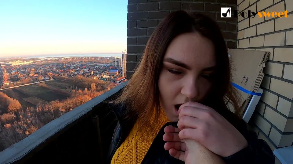 [Amateur] Blowjob on the balcony of the 20th floor. Nice view and a lot of sperm)