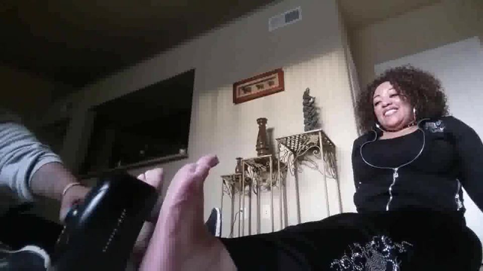 Bbw foot tickle