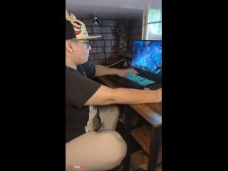 [GetFreeDays.com] Chubby Nerd Playing League of Legends Porn Film December 2022-6