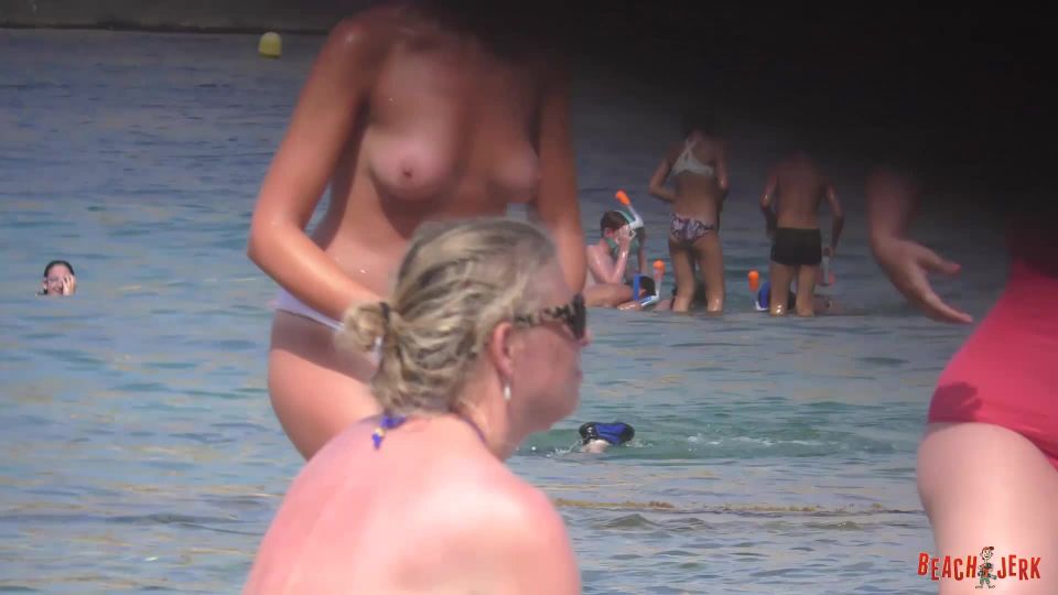 Boobs and sunbeds 27 Voyeur