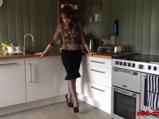 Red Milf XXX - 2019-04-12 - Horny Housewife-0