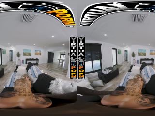 Stephanie Love - Is In The Air Ultra HD 4K 2880p - Oculus rift-6