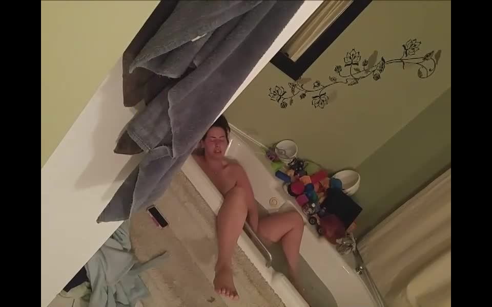 Sister caught rubbing pussy in a bath